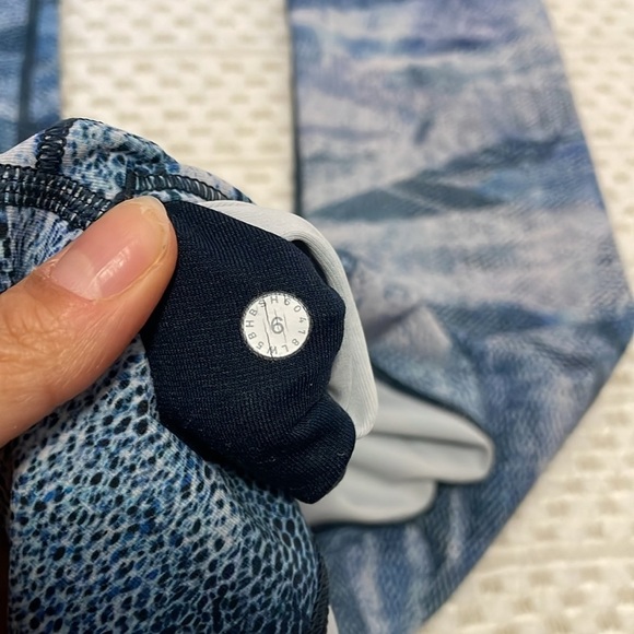 Lululemon Wunder Under Leggings - Picture 5 of 9